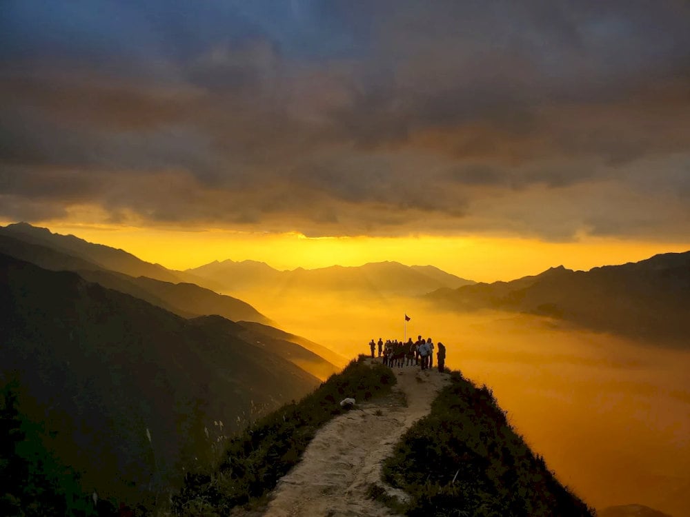 Hoàng hôn ở sống lưng khủng long